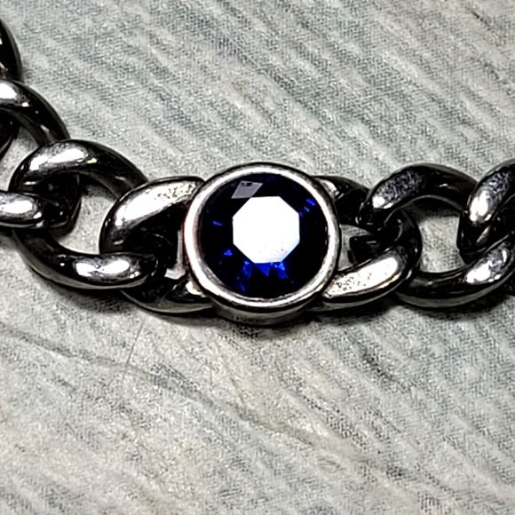 Silver Chain Chocker Necklace with Blue Gem. - Picture 7 of 8